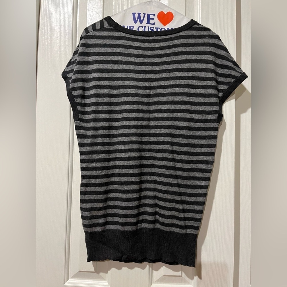 Banana Republic XS sweater vest in black and grey stripe - Picture 5 of 7